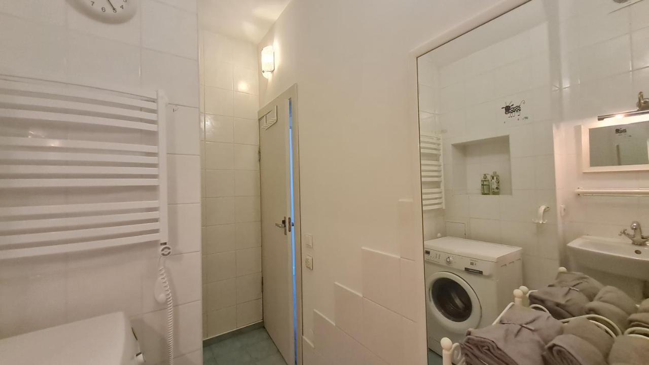 Rehouse Vokieciu Str.9, 2 Bedroom Leilighet